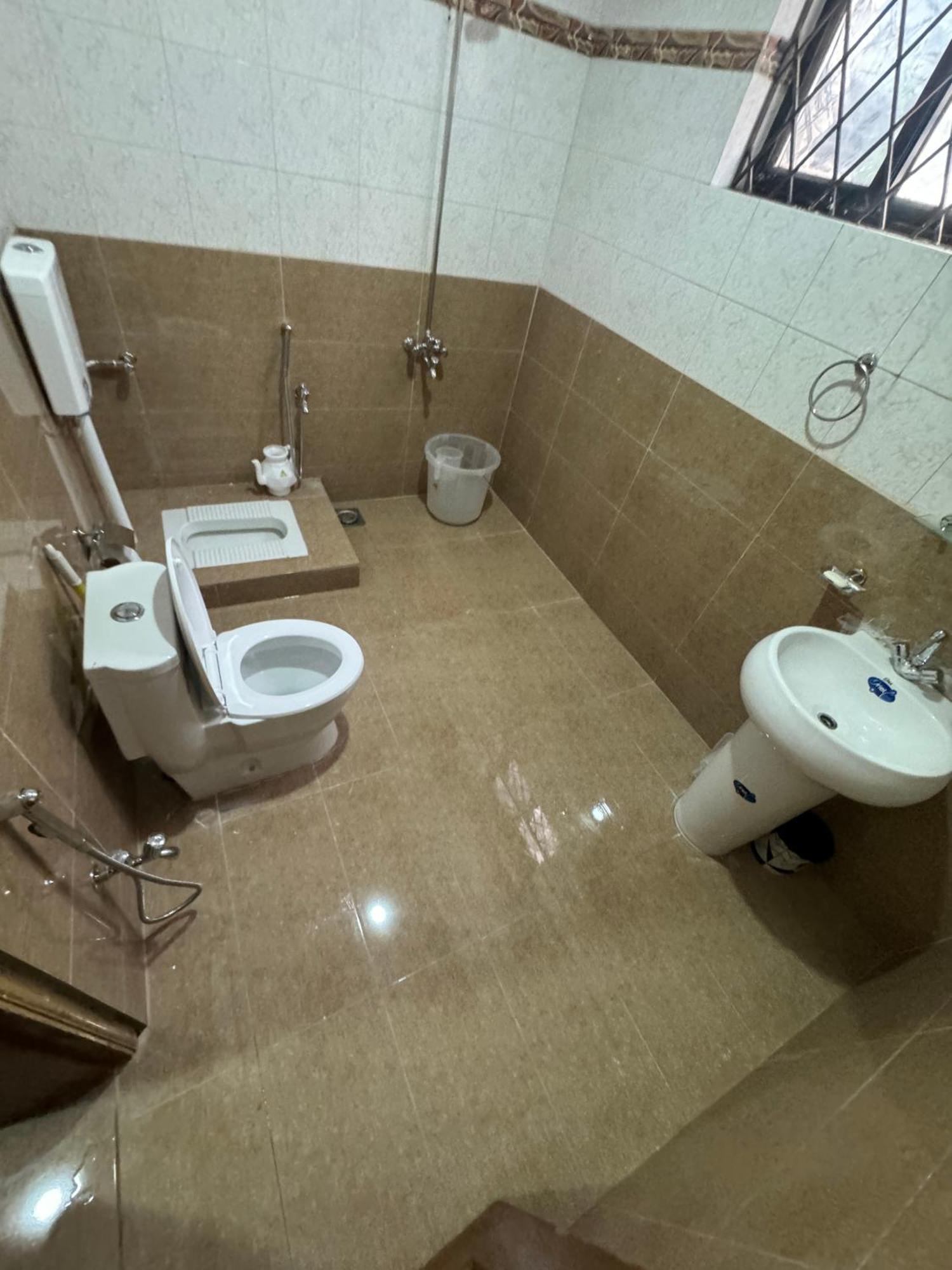 Royal Executive Inn Guest House Ісламабад Екстер'єр фото