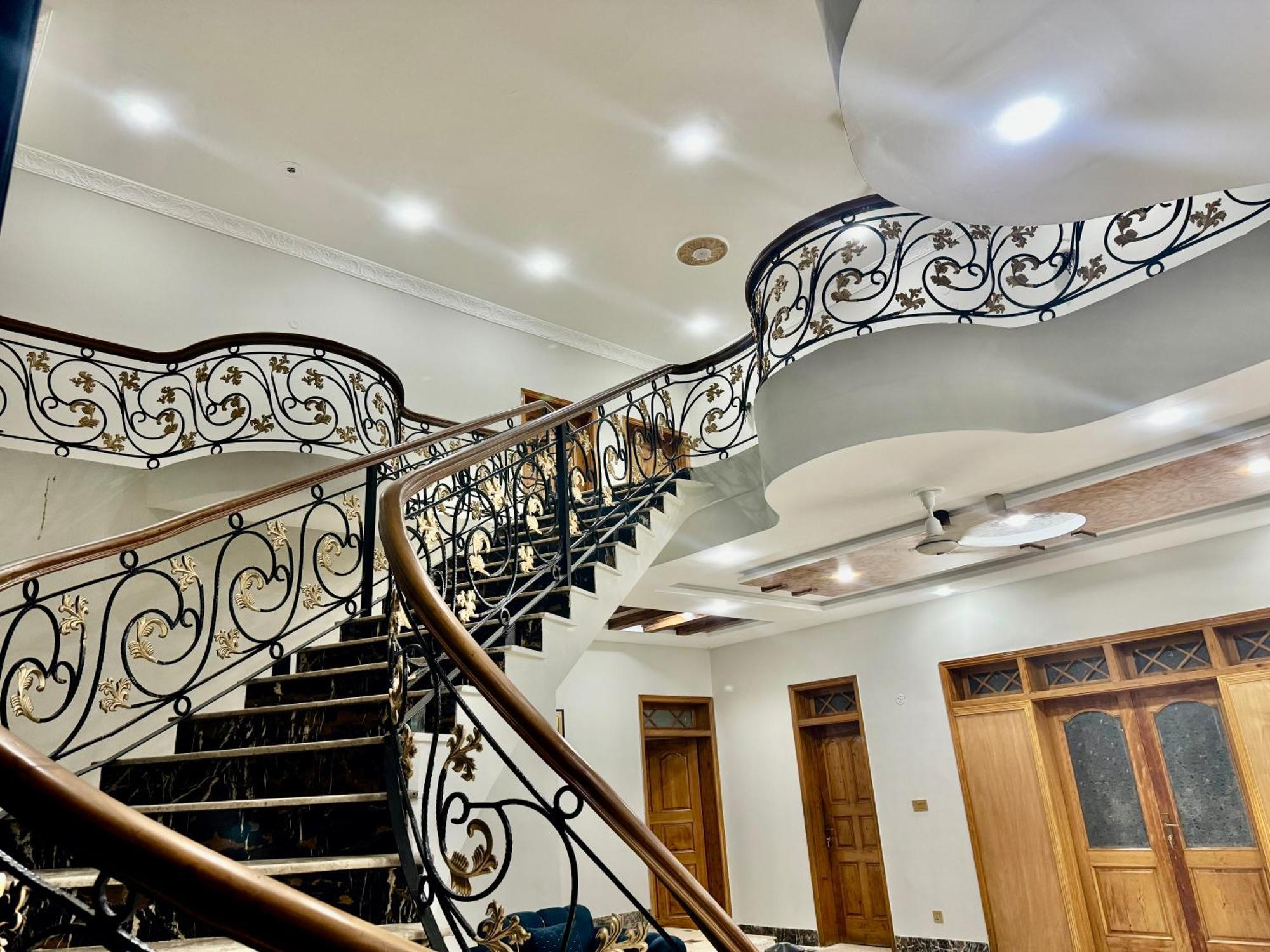 Royal Executive Inn Guest House Ісламабад Екстер'єр фото